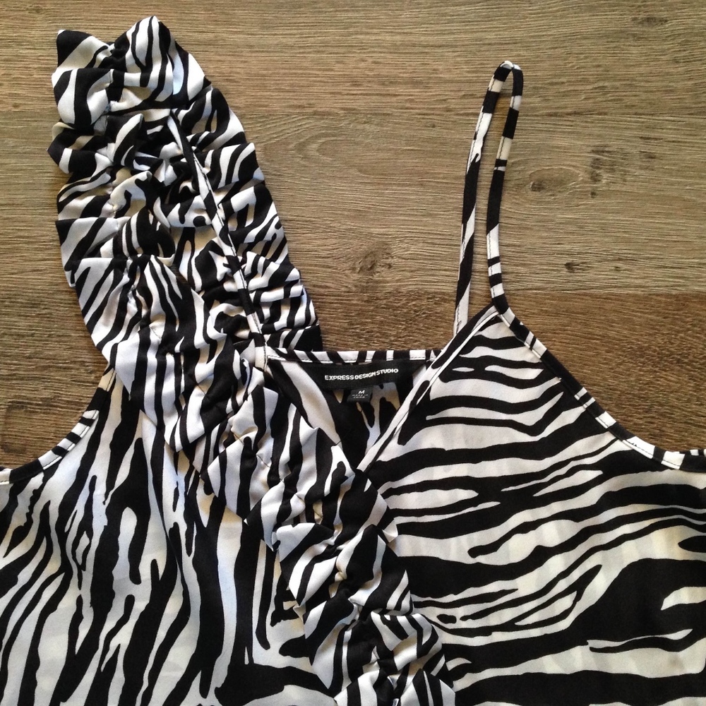 🆕 Express Ruffle Cami - Picture 2 of 8